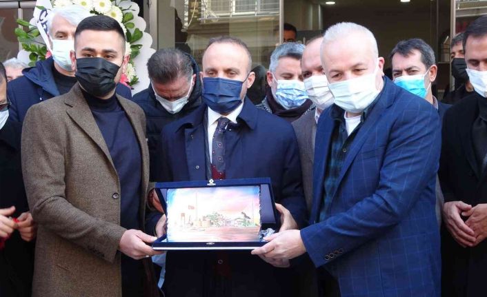 AK Partili Turan’dan İmamoğlu’na: "Karda tuz, rakıda buz. Dert varsa bu derdi beraber yaşayacağız”