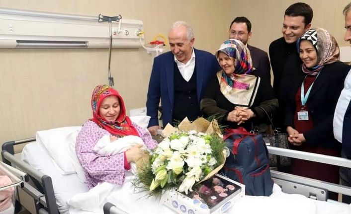 Akdeniz Belediyesi, Hoş Geldin Bebek projesiyle 4 bin 500’den fazla aileye ulaştı