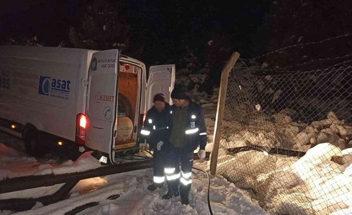 Alanya’nın yüksek kesimlerini kar esir aldı, 11 araç 40 vatandaş mahsur kaldı