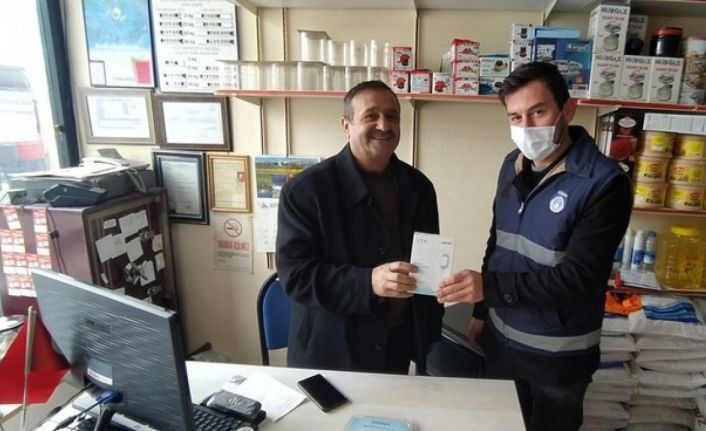 Alucra Belediyesi esnafa ateş ölçer dağıttı