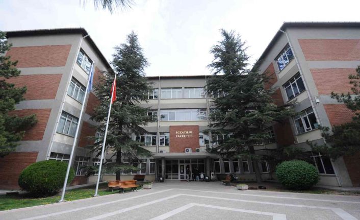 Anadolu Üniversitesi Eczacılık Fakültesi yeniden tam akreditasyon aldı