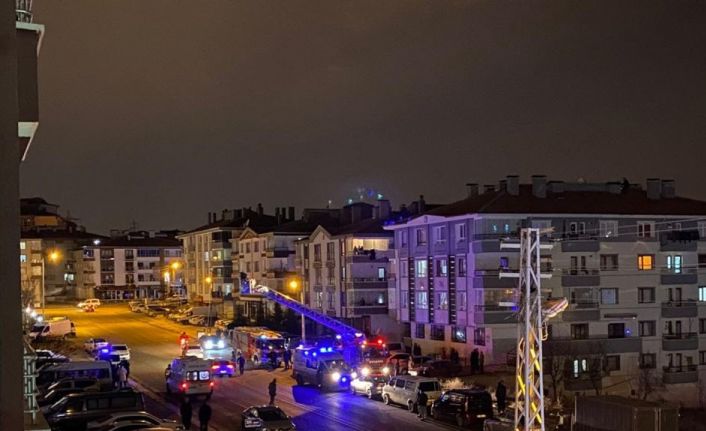 Ankara’da hırsızlık şüphelisi evine gelen polis ekiplerinden kaçmak isterken apartman boşluğuna sıkıştı