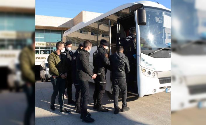 Antalya’da 106 polisten eş zamanlı aranan şahıs operasyonu