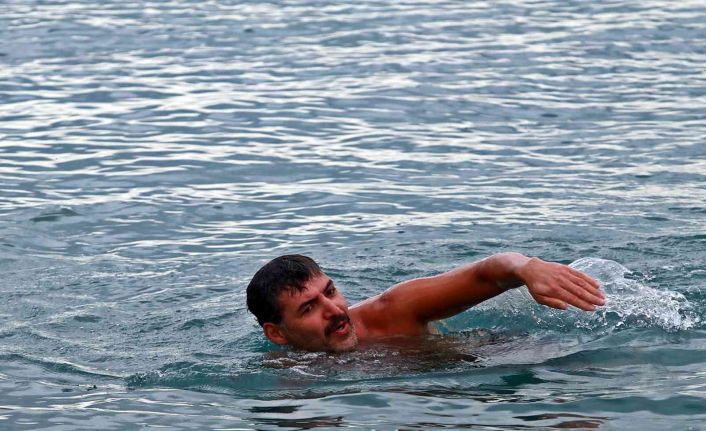 Antalya’da iki mevsim aynı anda yaşandı, ortaya ilginç görüntüler çıktı