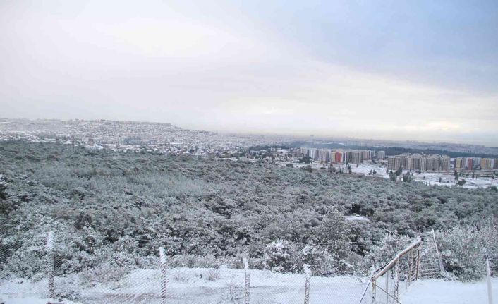 Antalya’ya 29 yıl sonra gelen karla beyaza bürünen kent havadan görüntülendi