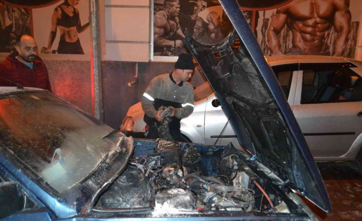 Aracı yandı, üzüntüden “Garibin bir arabası vardı, şimdi o da yok” dedi