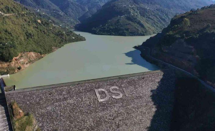 Aralarında 67 km mesafe olan iki barajın su seviyeleri şaşırtıyor