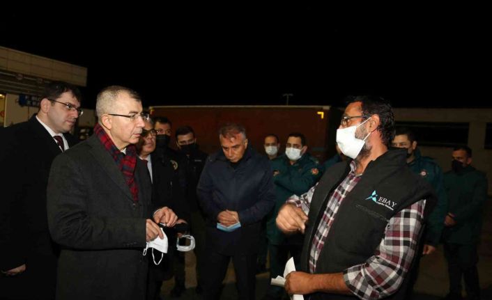 Artvin Valisi Doruk, Sarp Sınır Kapısındaki gümrük memurlarının yeni yılını kutladı