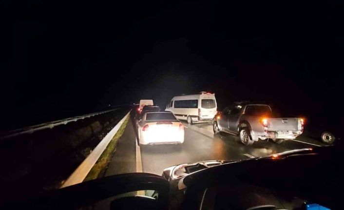 Artvin’de heyelan Karadeniz Sahil Yolunu ulaşıma kapattı, heyelan anı ise kameraya yansıdı