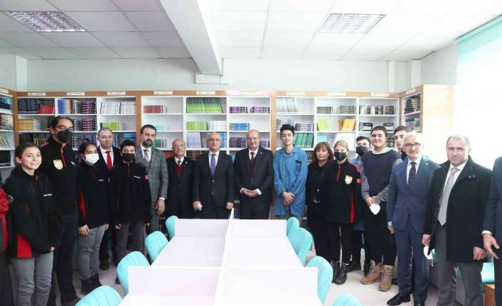 ATO’dan hamisi olduğu Gazi Mesleki ve Teknik Anadolu Lisesi Kütüphanesi’ne ziyaret