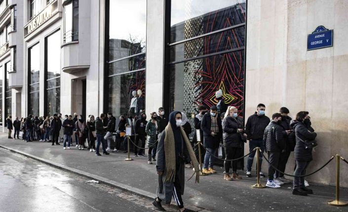 Avrupa’da artan Covid-19 vakaları sonrasında önlemler artıyor