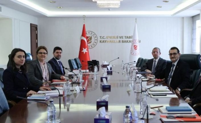 Bakan Dönmez, Aile ve Sosyal Hizmetler Bakanı Derya Yanık ile görüştü