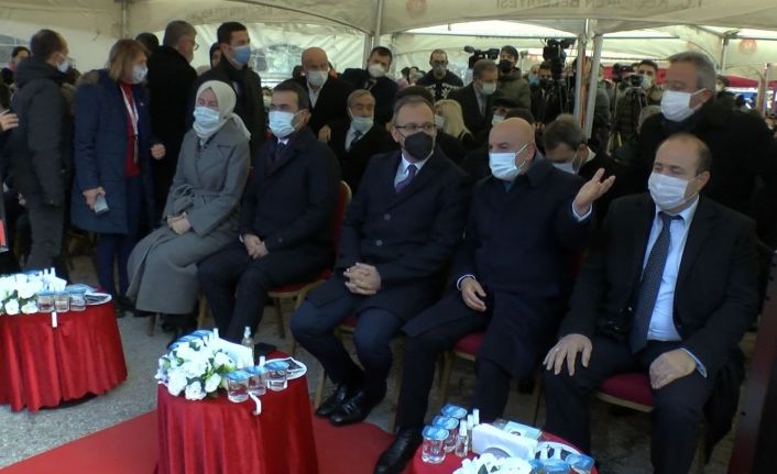 Bakan Kasapoğlu: "Cudi’de raket sesleri yine bir uluslararası tenis turnuvasıyla çınlayacak"