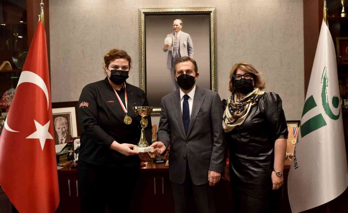 Başkan Ataç Şampiyon Şef Varel’i tebrik etti