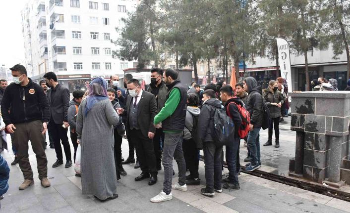 Başkan Beyoğlu esnafı ziyaret etti, devam eden spor yatırımlarını inceledi