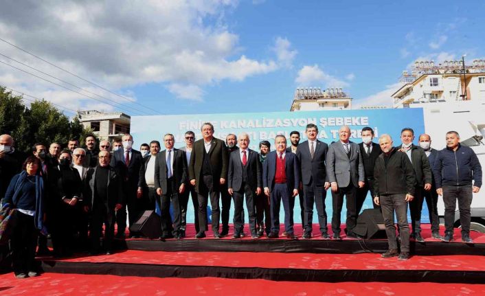 Başkan Böcek: “Finike’nin çözülemeyen kanalizasyon sorununu ortadan kaldırıyoruz”