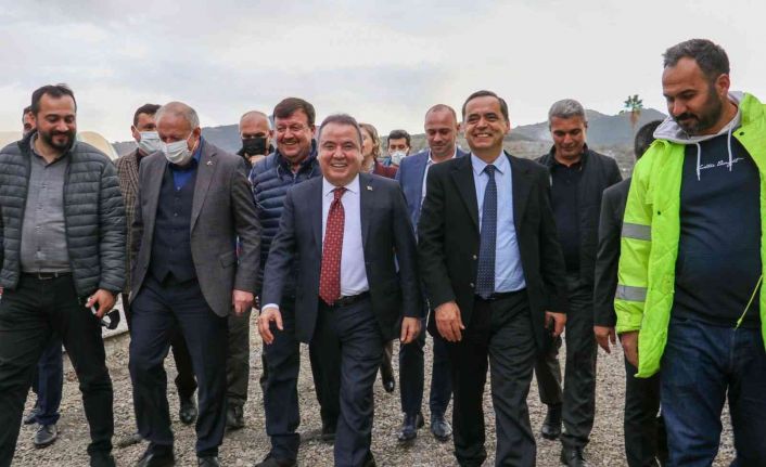 Başkan Böcek, Gazipaşa Kültür Merkezi inşaatını inceledi