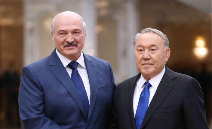 Belarus Devlet Başkanı Lukaşenko, Kazakistan’ın eski Cumhurbaşkanı Nazarbayev ile görüştü