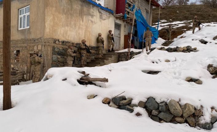 Bitlis merkezli terör operasyonunda 8 kişi gözaltına alındı