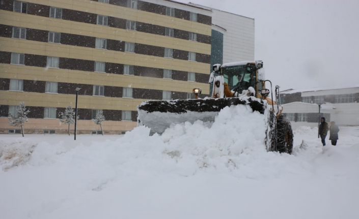 Bitlis’te 66 köy yolu ulaşıma kapandı