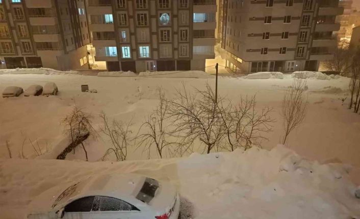 Bitlis’te eğitime kar engeli