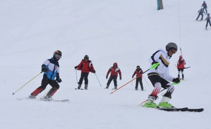 Bitlis’te geleceğin kayakçıları yetişiyor