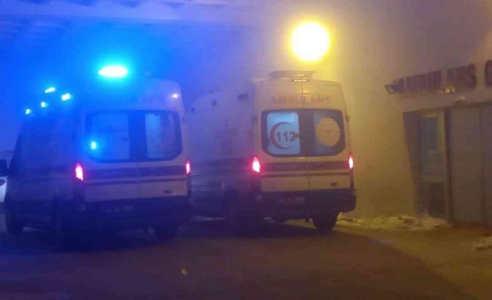 Bitlis’te virajı alamayan araç şarampole yuvarlandı: 5 yaralı