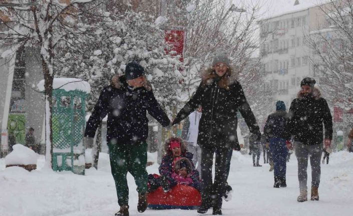 Bolu kent merkezi beyaz örtüyle kaplandı