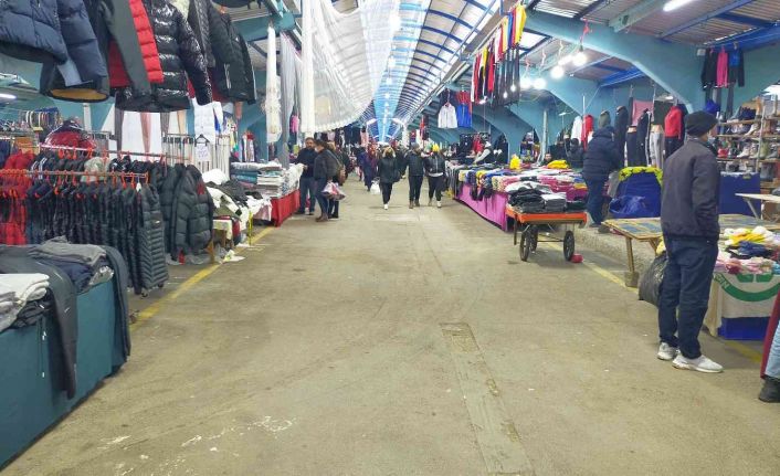 Bulgar turistlere PCR zorunluluğu başladı, tıklım tıklım dolan Ulus Pazarı boş kaldı