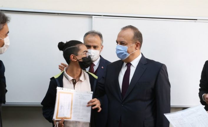Bursa’da 2021-2022 eğitim öğretim yılının 1. dönemi karne töreniyle sona erdi