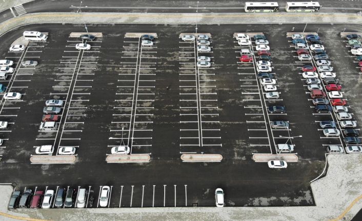 Bursa’da ücretsiz otoparklar ve park et devam et uygulaması trafiğe neşter oldu