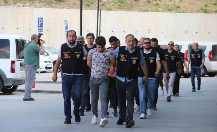 Büyükdere cinayetinde 5 sanığa toplam 4 müebbet ve 96 yıl hapis cezası