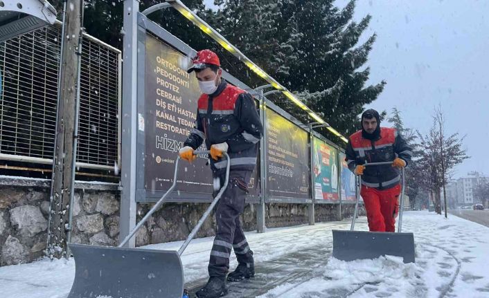 Çorum’da karla mücadele çalışmaları aralıksız devam ediyor