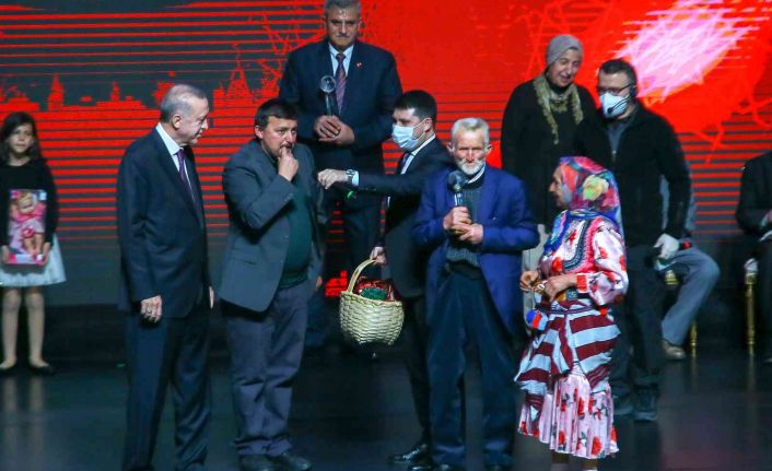 Cumhurbaşkanı Erdoğan: “Kendimiz olarak kalmak ve kendimiz olarak daha üste çıkmak mecburiyetindeyiz”