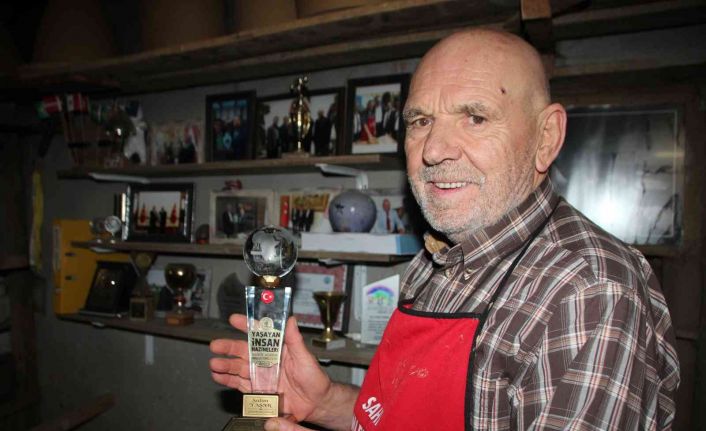 Cumhurbaşkanının elinden ’Yaşayan İnsan Hazineleri’ ödülünü alan Salim Usta o anları anlattı