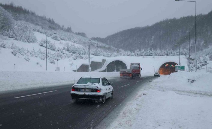 D100 Karayolu ve TEM Otoyolu Bolu Dağı geçişi iki yönlü araç trafiğine açıldı