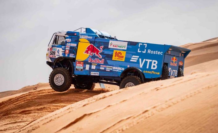 Dakar Rallisi’nin üçüncü gününde efsane Red Bull sporcusu Sebastien Loeb zirvede