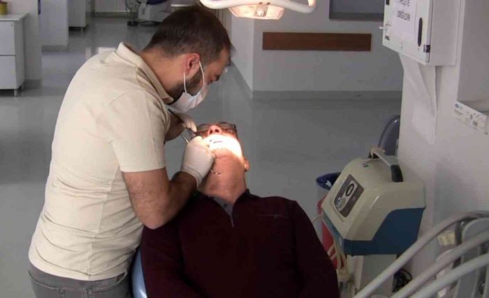 Damağına saplanan kurşun büyüklüğündeki demir parçasından 15 yıl sonra haberdar oldu
