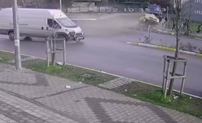 Dedesinin aracını kaçırdı, polisten kaçarken kaza yaptı