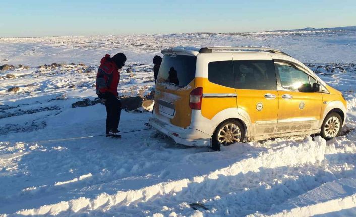 Diyarbakır’da karda mahsur kalan 1’i bebek 5 kişi AFAD tarafından kurtarıldı