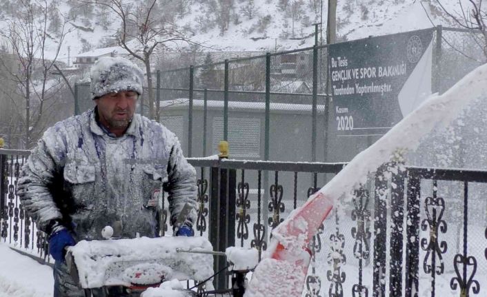 Doğu Karadeniz’de bin 61 köy ve mahalle yolu kar nedeniyle ulaşıma kapandı
