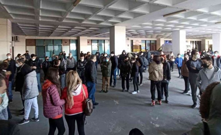 Edirne’de korkutan görüntü: Binlerce kişi Kovid testi için hastaneye akın etti