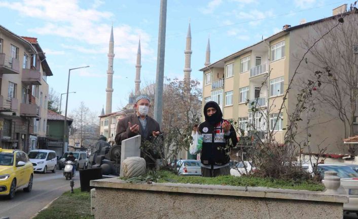 Edirne’de şaşırtan görüntü, cadde ortasındaki mezarlar dikkat çekiyor