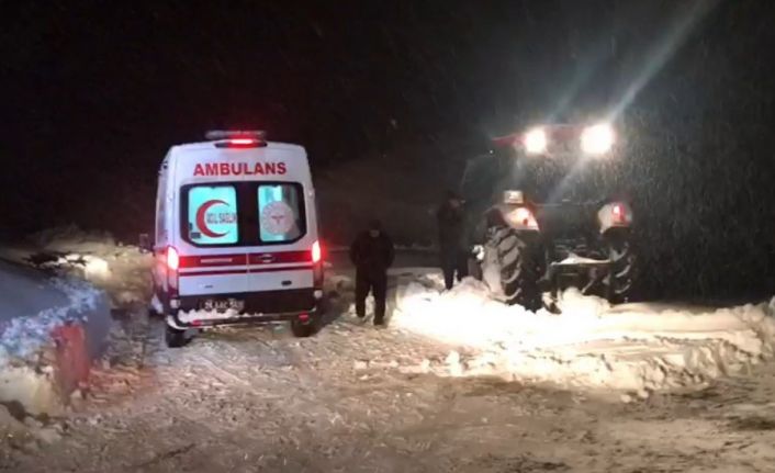 Ekipler kardan yolu kapanan mezrada rahatsızlanan 2 aylık bebek için seferber oldu