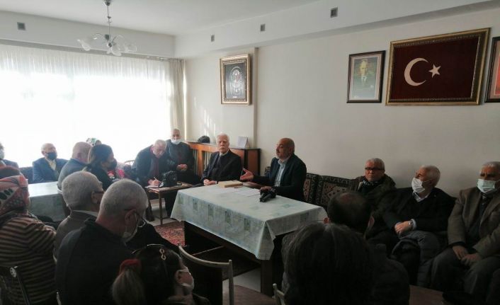 Ekonomist Ender Özerdem: “Petrolün bu fiyatlarını sadece birkaç aile belirliyor”