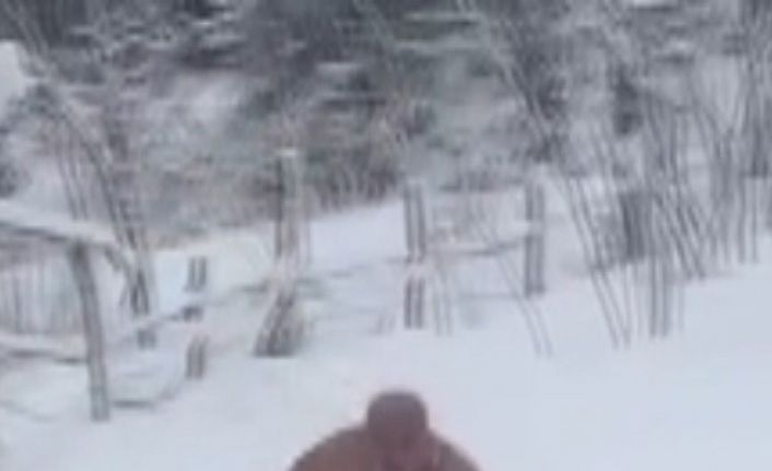 Eksi 1 derece havada karda yüzdü