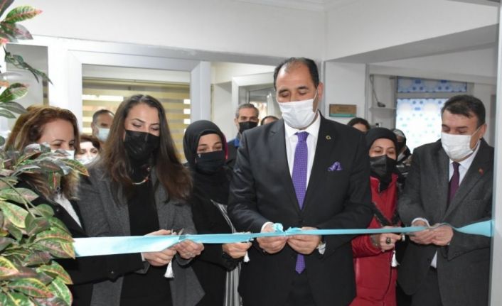 El sanatları alanındaki kurslarda ortaya çıkan ürünlerin yer aldığı sergi düzenlendi