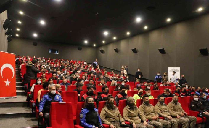 Elazığ Emniyet Müdürlüğü ekipleri, ‘Kesişme: İyi ki Varsın Eren’ filminde bir araya geldi