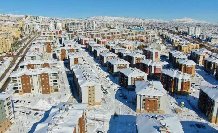 Elazığ’da 24 Ocak depreminin ardından 17 bin 95 konut ve 243 iş yeri hak sahiplerine teslim edildi