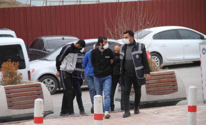 Elazığ’da bir iş yerinden 80 bin liralık malzeme çalan 3 şüpheli yakalandı